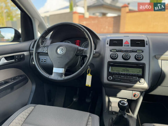 Чорний Фольксваген Туран, об'ємом двигуна 1.4 л та пробігом 220 тис. км за 8350 $, фото 41 на Automoto.ua