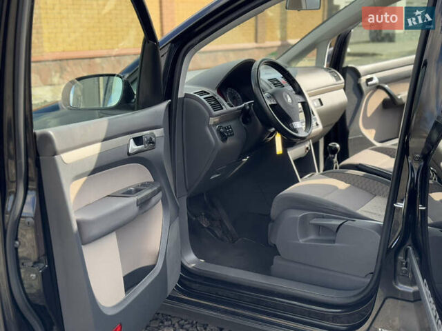 Чорний Фольксваген Туран, об'ємом двигуна 1.4 л та пробігом 220 тис. км за 8350 $, фото 22 на Automoto.ua