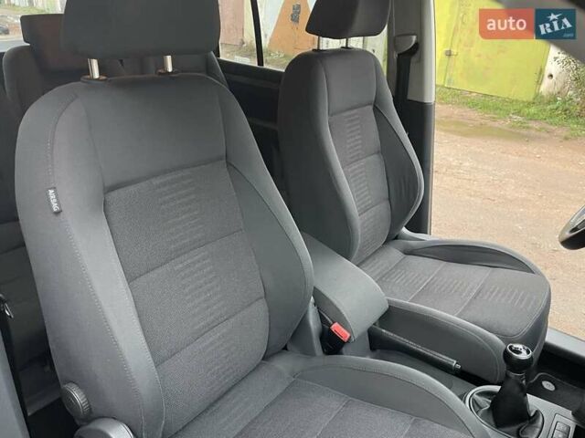 Черный Фольксваген Туран, объемом двигателя 1.4 л и пробегом 194 тыс. км за 6555 $, фото 215 на Automoto.ua