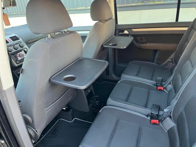 Черный Фольксваген Туран, объемом двигателя 1.6 л и пробегом 240 тыс. км за 8100 $, фото 22 на Automoto.ua