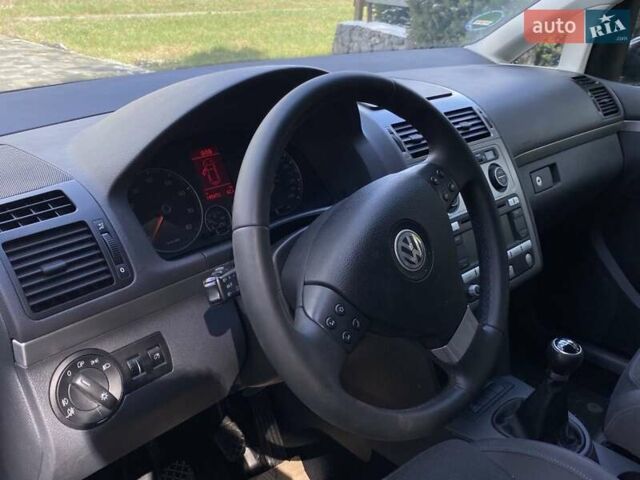 Чорний Фольксваген Туран, об'ємом двигуна 1.6 л та пробігом 189 тис. км за 7500 $, фото 4 на Automoto.ua