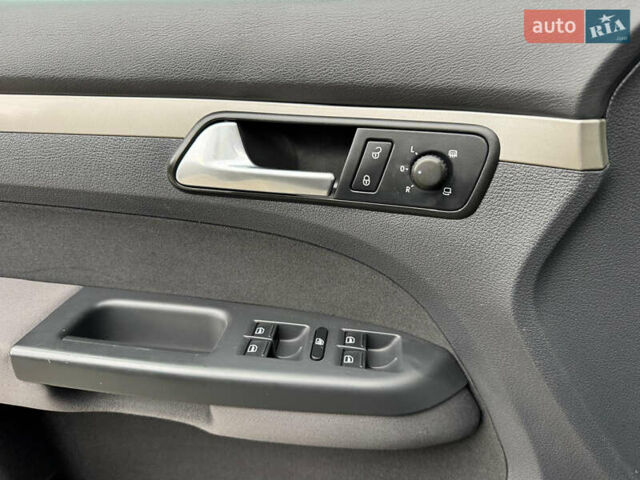 Черный Фольксваген Туран, объемом двигателя 1.4 л и пробегом 190 тыс. км за 7200 $, фото 33 на Automoto.ua