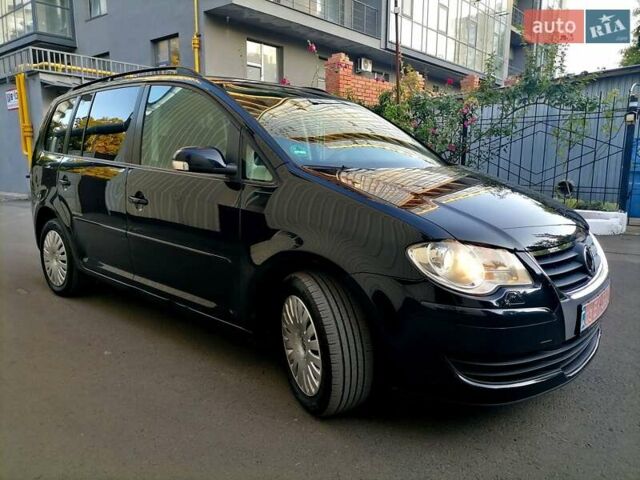 Черный Фольксваген Туран, объемом двигателя 1.4 л и пробегом 193 тыс. км за 6600 $, фото 1 на Automoto.ua