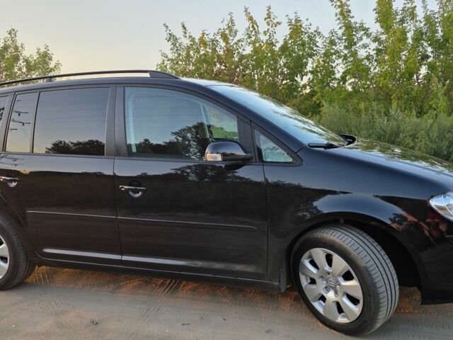 Черный Фольксваген Туран, объемом двигателя 1.4 л и пробегом 200 тыс. км за 6900 $, фото 1 на Automoto.ua