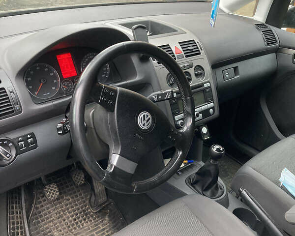 Чорний Фольксваген Туран, об'ємом двигуна 1.39 л та пробігом 195 тис. км за 7100 $, фото 1 на Automoto.ua