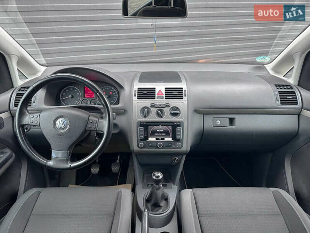 Чорний Фольксваген Туран, об'ємом двигуна 1.4 л та пробігом 166 тис. км за 8500 $, фото 5 на Automoto.ua