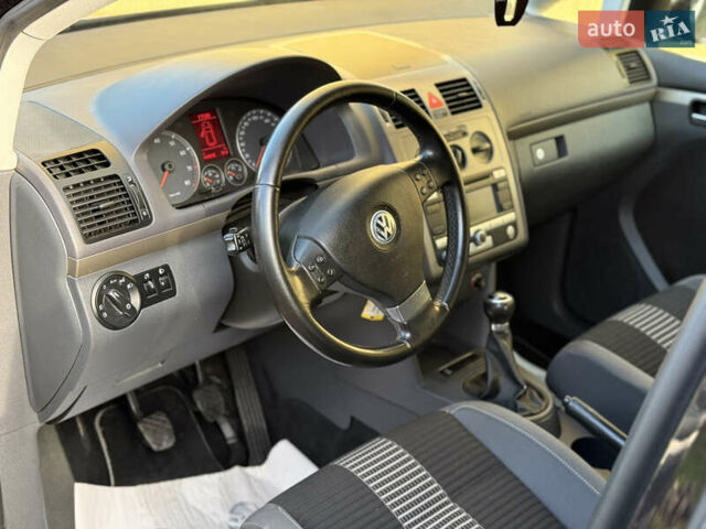 Чорний Фольксваген Туран, об'ємом двигуна 1.4 л та пробігом 148 тис. км за 5999 $, фото 37 на Automoto.ua