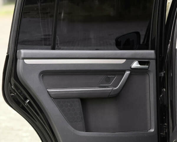 Чорний Фольксваген Туран, об'ємом двигуна 1.97 л та пробігом 279 тис. км за 8800 $, фото 26 на Automoto.ua