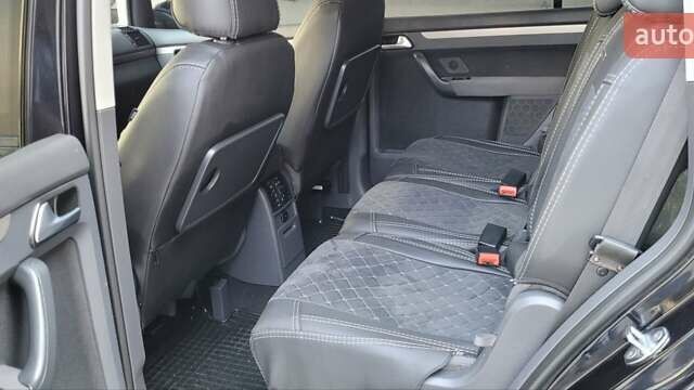 Черный Фольксваген Туран, объемом двигателя 1.97 л и пробегом 248 тыс. км за 8300 $, фото 9 на Automoto.ua