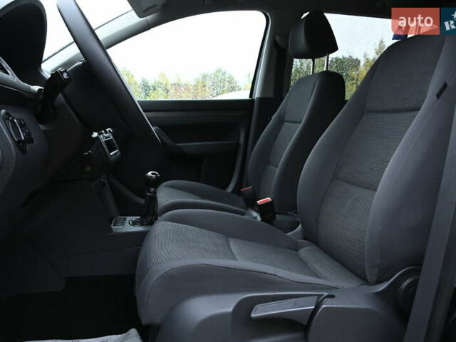 Черный Фольксваген Туран, объемом двигателя 1.6 л и пробегом 152 тыс. км за 7600 $, фото 15 на Automoto.ua