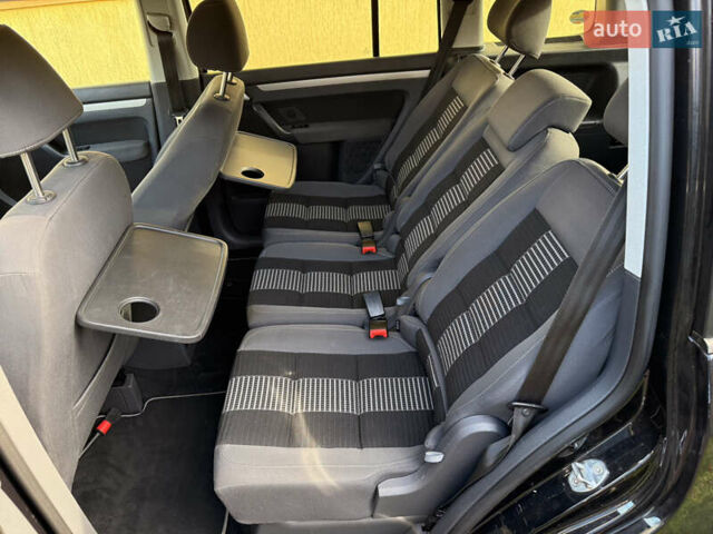 Чорний Фольксваген Туран, об'ємом двигуна 1.4 л та пробігом 148 тис. км за 5999 $, фото 41 на Automoto.ua