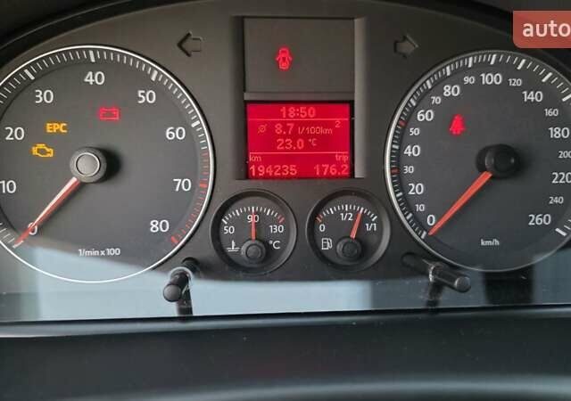 Черный Фольксваген Туран, объемом двигателя 1.4 л и пробегом 194 тыс. км за 7600 $, фото 19 на Automoto.ua