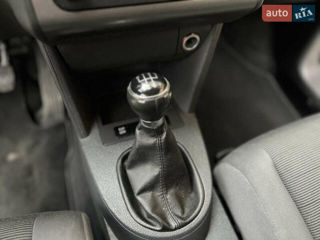 Черный Фольксваген Туран, объемом двигателя 1.6 л и пробегом 180 тыс. км за 8200 $, фото 36 на Automoto.ua