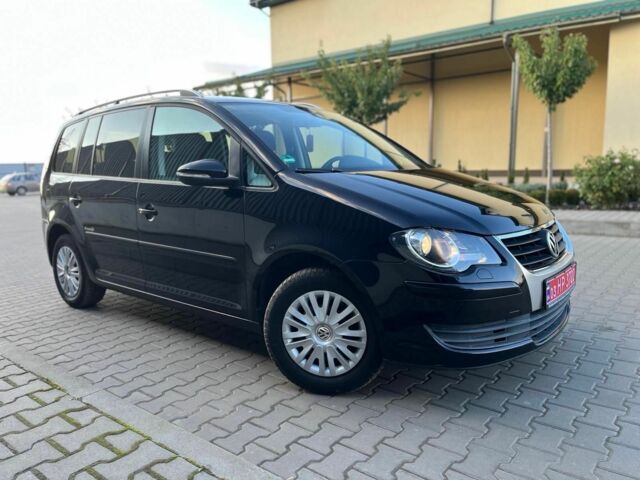 Черный Фольксваген Туран, объемом двигателя 1.6 л и пробегом 240 тыс. км за 8100 $, фото 1 на Automoto.ua