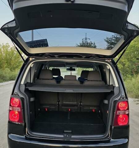 Черный Фольксваген Туран, объемом двигателя 1.4 л и пробегом 194 тыс. км за 7600 $, фото 14 на Automoto.ua