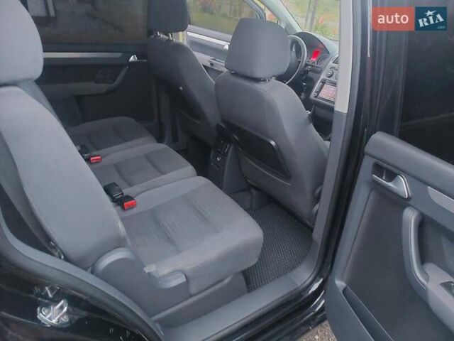 Черный Фольксваген Туран, объемом двигателя 1.97 л и пробегом 240 тыс. км за 8700 $, фото 9 на Automoto.ua