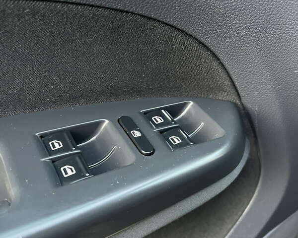 Черный Фольксваген Туран, объемом двигателя 1.9 л и пробегом 353 тыс. км за 6699 $, фото 35 на Automoto.ua