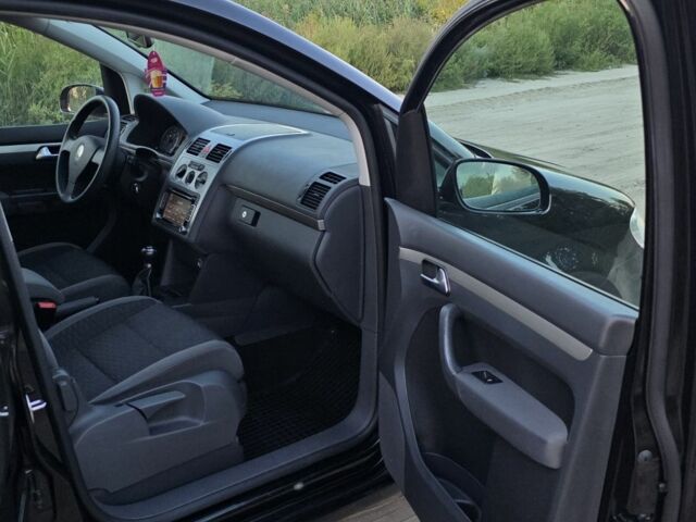 Черный Фольксваген Туран, объемом двигателя 1.4 л и пробегом 200 тыс. км за 6900 $, фото 17 на Automoto.ua