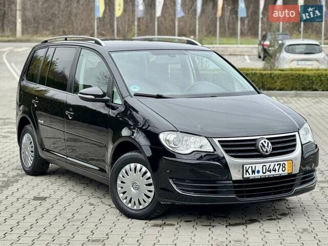 Чорний Фольксваген Туран, об'ємом двигуна 1.6 л та пробігом 147 тис. км за 8400 $, фото 1 на Automoto.ua