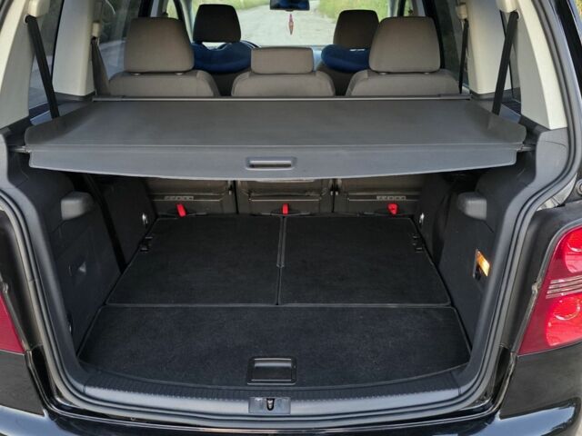 Черный Фольксваген Туран, объемом двигателя 1.4 л и пробегом 200 тыс. км за 6900 $, фото 22 на Automoto.ua