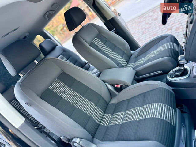 Чорний Фольксваген Туран, об'ємом двигуна 2 л та пробігом 292 тис. км за 8850 $, фото 68 на Automoto.ua