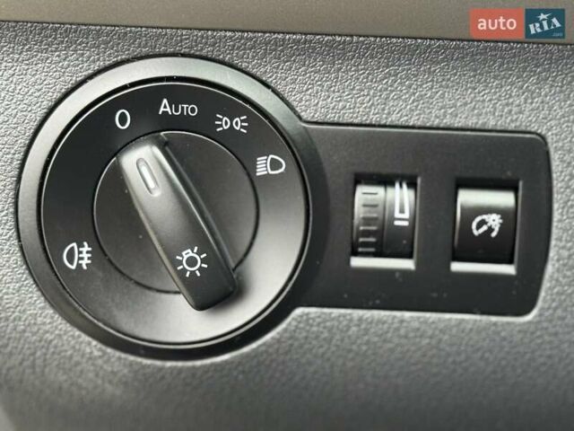 Чорний Фольксваген Туран, об'ємом двигуна 1.6 л та пробігом 147 тис. км за 8400 $, фото 32 на Automoto.ua