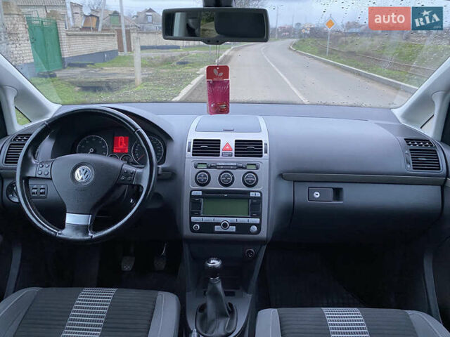 Черный Фольксваген Туран, объемом двигателя 1.6 л и пробегом 189 тыс. км за 7400 $, фото 10 на Automoto.ua