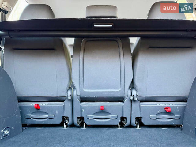 Чорний Фольксваген Туран, об'ємом двигуна 2 л та пробігом 292 тис. км за 8850 $, фото 77 на Automoto.ua