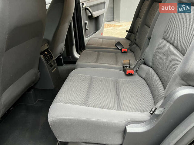 Черный Фольксваген Туран, объемом двигателя 1.6 л и пробегом 180 тыс. км за 8200 $, фото 44 на Automoto.ua