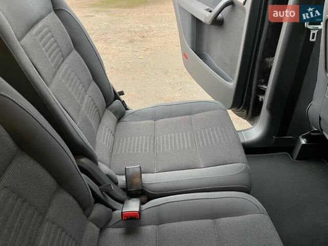 Черный Фольксваген Туран, объемом двигателя 1.4 л и пробегом 194 тыс. км за 6555 $, фото 140 на Automoto.ua