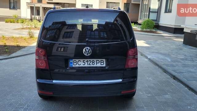 Черный Фольксваген Туран, объемом двигателя 1.97 л и пробегом 248 тыс. км за 8300 $, фото 3 на Automoto.ua