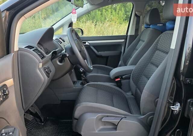 Черный Фольксваген Туран, объемом двигателя 1.4 л и пробегом 194 тыс. км за 7600 $, фото 21 на Automoto.ua