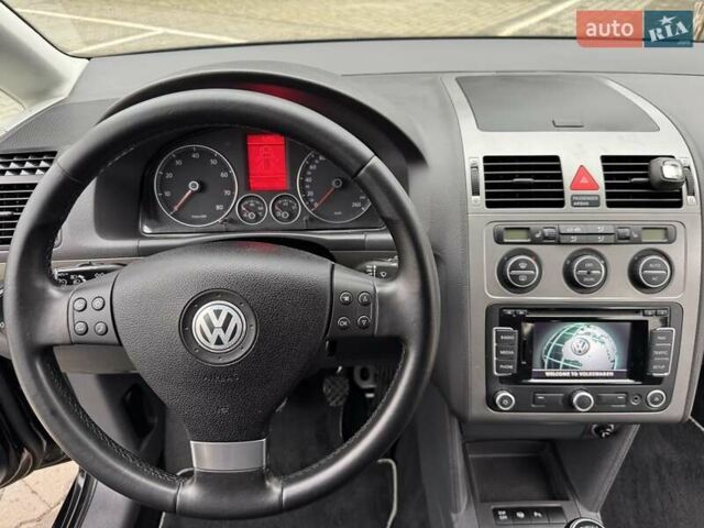 Чорний Фольксваген Туран, об'ємом двигуна 1.6 л та пробігом 147 тис. км за 8400 $, фото 34 на Automoto.ua