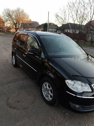 Черный Фольксваген Туран, объемом двигателя 1.4 л и пробегом 145 тыс. км за 8500 $, фото 2 на Automoto.ua