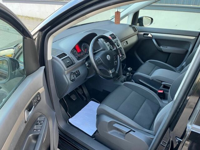 Черный Фольксваген Туран, объемом двигателя 1.6 л и пробегом 240 тыс. км за 8100 $, фото 14 на Automoto.ua