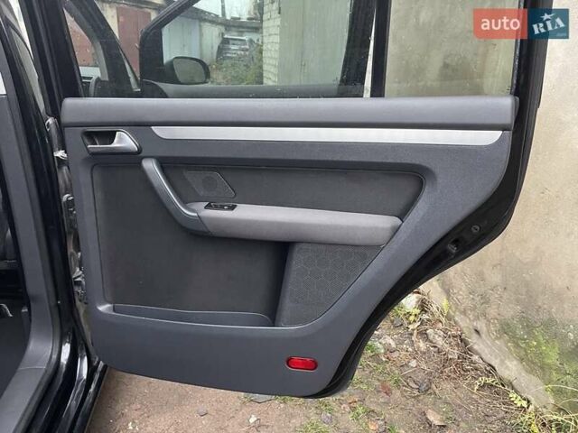 Черный Фольксваген Туран, объемом двигателя 1.4 л и пробегом 194 тыс. км за 6555 $, фото 134 на Automoto.ua