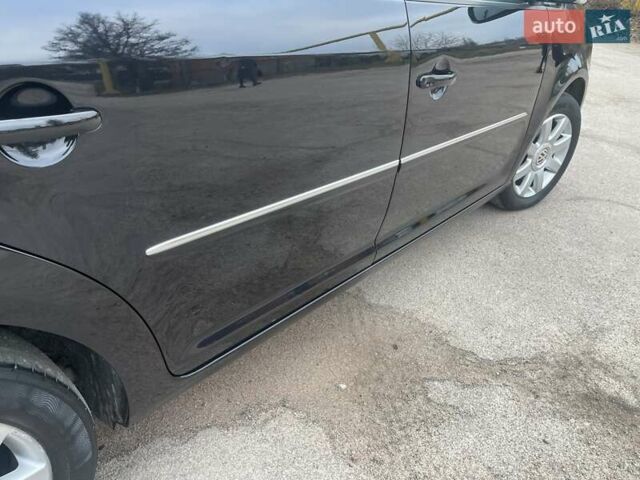 Черный Фольксваген Туран, объемом двигателя 1.4 л и пробегом 194 тыс. км за 6555 $, фото 91 на Automoto.ua