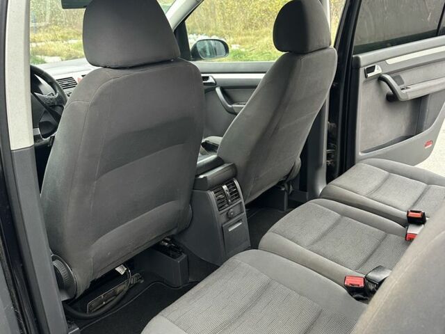 Чорний Фольксваген Туран, об'ємом двигуна 0 л та пробігом 321 тис. км за 3884 $, фото 7 на Automoto.ua