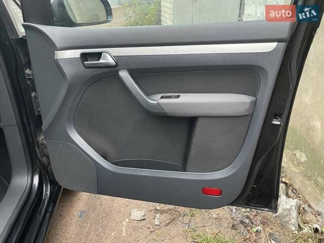 Черный Фольксваген Туран, объемом двигателя 1.4 л и пробегом 194 тыс. км за 6555 $, фото 201 на Automoto.ua