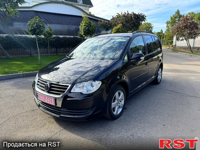 Черный Фольксваген Туран, объемом двигателя 1.6 л и пробегом 224 тыс. км за 8550 $, фото 1 на Automoto.ua