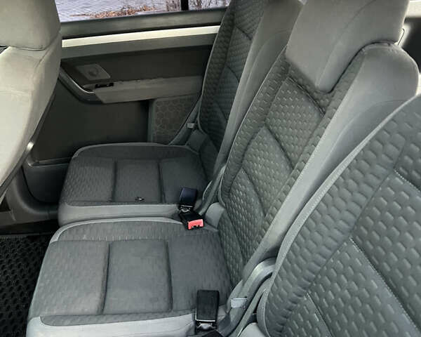 Черный Фольксваген Туран, объемом двигателя 1.9 л и пробегом 353 тыс. км за 6699 $, фото 31 на Automoto.ua