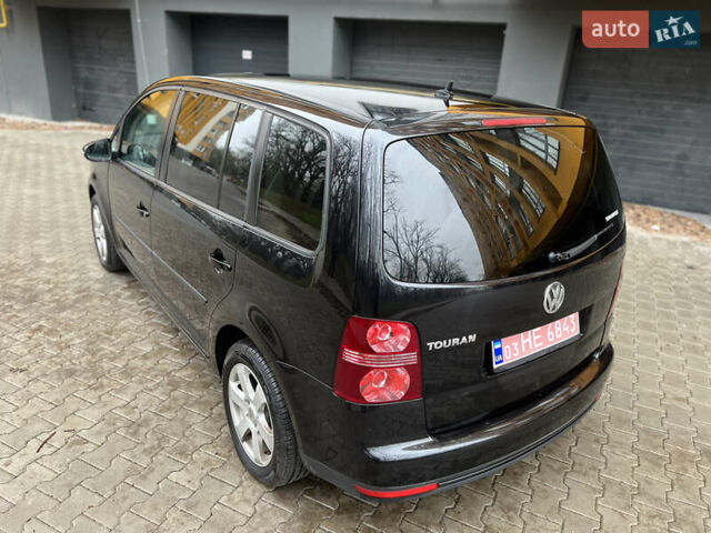 Черный Фольксваген Туран, объемом двигателя 1.6 л и пробегом 180 тыс. км за 8200 $, фото 15 на Automoto.ua