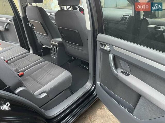 Черный Фольксваген Туран, объемом двигателя 1.4 л и пробегом 194 тыс. км за 6555 $, фото 135 на Automoto.ua