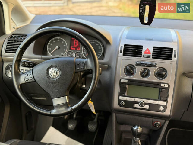 Чорний Фольксваген Туран, об'ємом двигуна 1.4 л та пробігом 148 тис. км за 5999 $, фото 52 на Automoto.ua