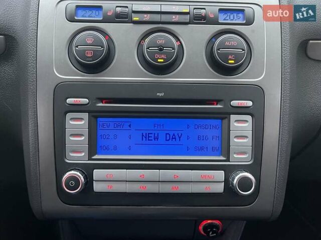 Черный Фольксваген Туран, объемом двигателя 1.4 л и пробегом 194 тыс. км за 6555 $, фото 107 на Automoto.ua