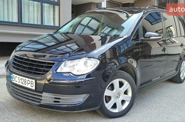 Черный Фольксваген Туран, объемом двигателя 1.97 л и пробегом 248 тыс. км за 8300 $, фото 1 на Automoto.ua