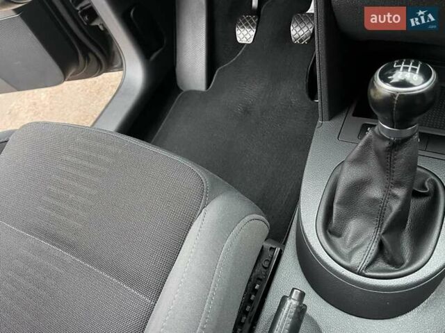 Черный Фольксваген Туран, объемом двигателя 1.4 л и пробегом 194 тыс. км за 6555 $, фото 213 на Automoto.ua