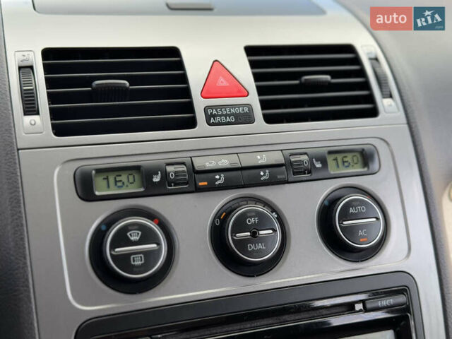 Чорний Фольксваген Туран, об'ємом двигуна 1.4 л та пробігом 220 тис. км за 8350 $, фото 38 на Automoto.ua