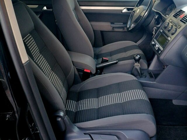 Чорний Фольксваген Туран, об'ємом двигуна 0 л та пробігом 194 тис. км за 6600 $, фото 8 на Automoto.ua