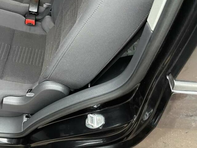 Черный Фольксваген Туран, объемом двигателя 1.4 л и пробегом 194 тыс. км за 6555 $, фото 118 на Automoto.ua